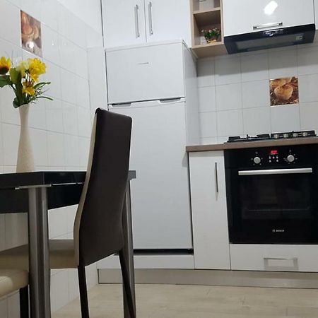 Tina Apartament 2 Craiova Kültér fotó