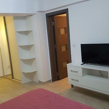 Tina Apartament 2 Craiova Kültér fotó