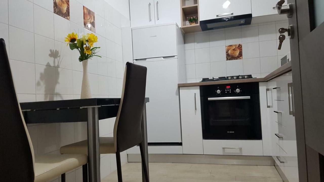 Tina Apartament 2 Craiova Kültér fotó