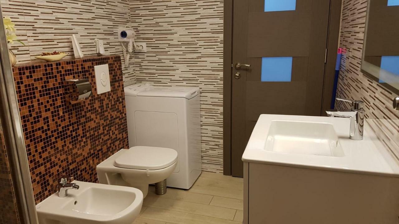 Tina Apartament 2 Craiova Kültér fotó