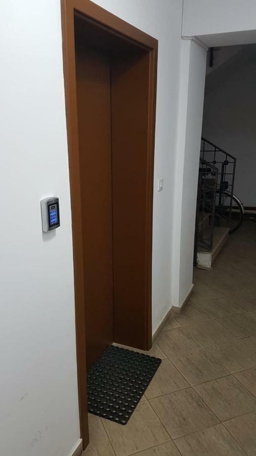 Tina Apartament 2 Craiova Kültér fotó